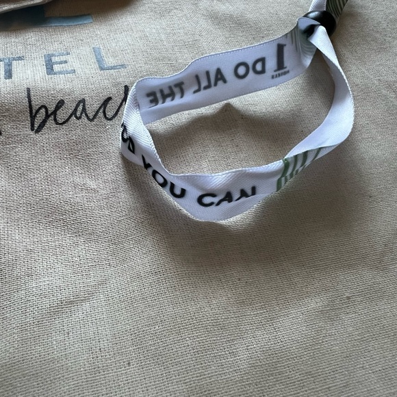 1 hotel wristlet & tote bag - Picture 2 of 4